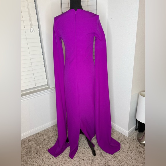 Safiyaa Long Sleeve Magenta Gown - Picture 3 of 3